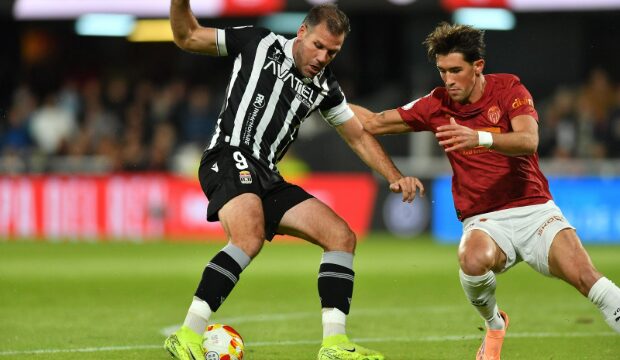 El Cartagena sigue con su particular maldición con el Valencia en Copa (1-2)