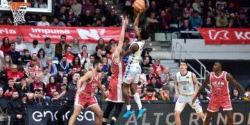 UCAM Murcia supera a Valencia y sigue soñando con cotas muy altas (92-80)