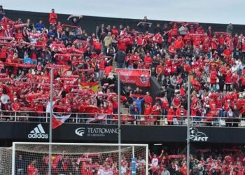 El Real Murcia moviliza a 2.500 aficionados y llenará el fondo visitante del Cartagonova
