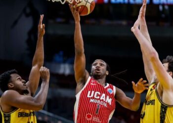 Un UCAM Murcia en horas bajas impone su autoridad en Polonia