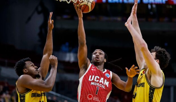 Un UCAM Murcia en horas bajas impone su autoridad en Polonia