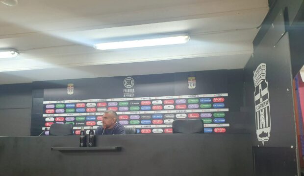 Javi Rey, a 2 días del derbi contra el Real Murcia: “Es un partido en el que tienes que gestionar el ambiente”