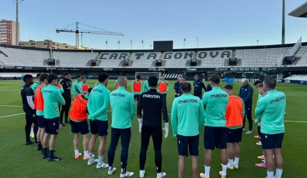 El FC Cartagena se encomienda a la ilusión copera para romper el maleficio del Valencia