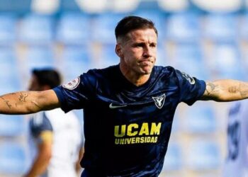 El UCAM CF se aprovecha de la debilidad defensiva del Xerez Deportivo (2-0)