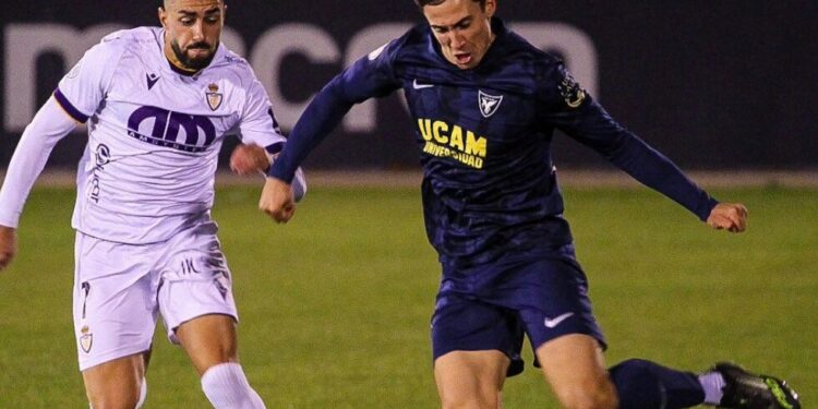 El UCAM Murcia impone su ley en La Victoria y agrava la situación del Real Jaén