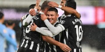 El Efesé recupera su esencia y se impone bajo la lluvia al Torremolinos