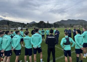 El Efesé levanta el telón del año en el fortín alfarero