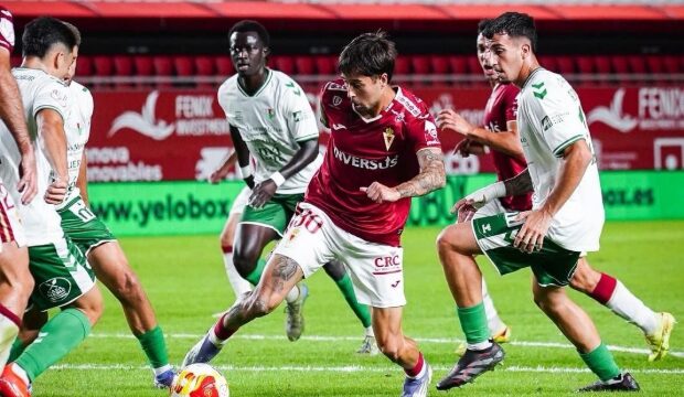 Palmberg ya es oficialmente jugador del primer equipo del Real Murcia y Sekou está próximo a lograrlo