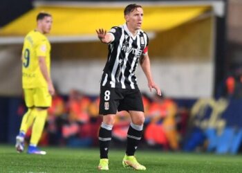 Un Cartagena mermado y sin puntería sucumbe en Villarreal