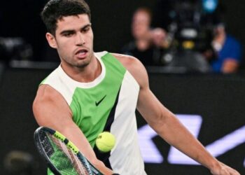Alcaraz busca acelerar su camino hacia la tercera ronda del Open de Australia