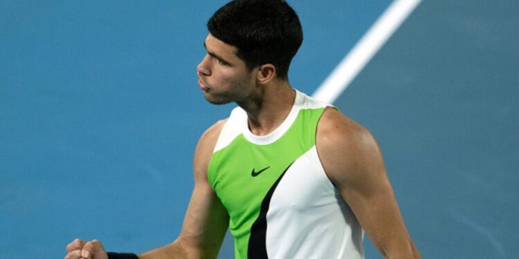 Alcaraz se sobrepone a los calambres para llegar a la final del Open de Australia