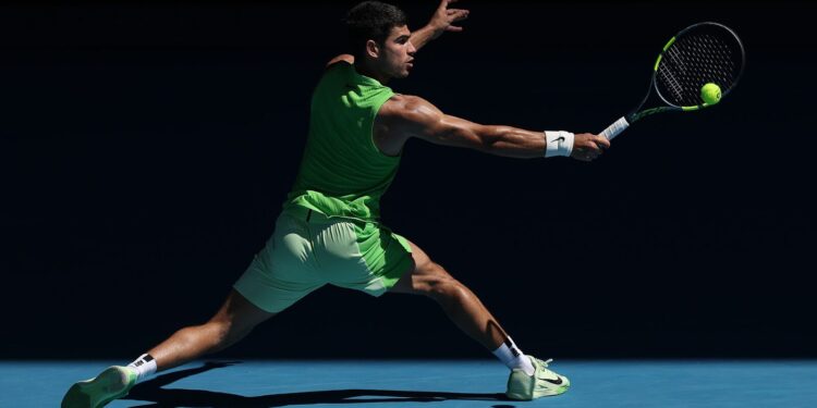 Alcaraz avanza con paso firme en Australia