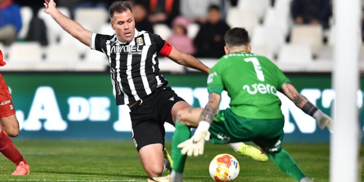 La baja de Ortuño, un nuevo quebradero de cabeza para Javi Rey