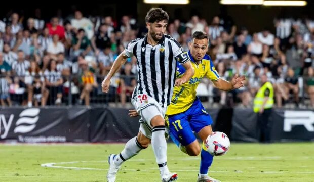 El Real Murcia se fija en Óscar Gil