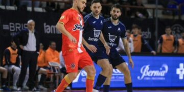 Un Jimbee agotado hinca la rodilla en Alzira