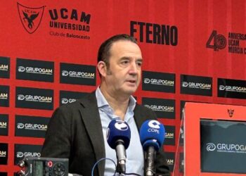 La afición del UCAM Murcia se prepara para «conquistar» el Roig Arena