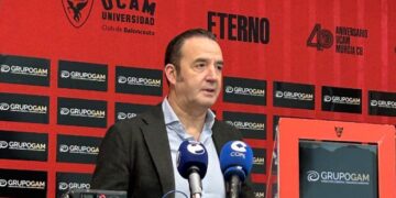 La afición del UCAM Murcia se prepara para «conquistar» el Roig Arena