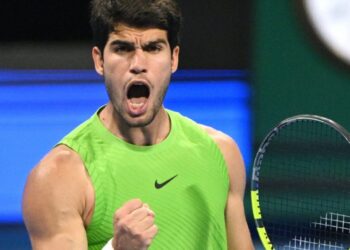 Alcaraz sabe sufrir ante Royer y se clasifica para los cuartos de final en Doha