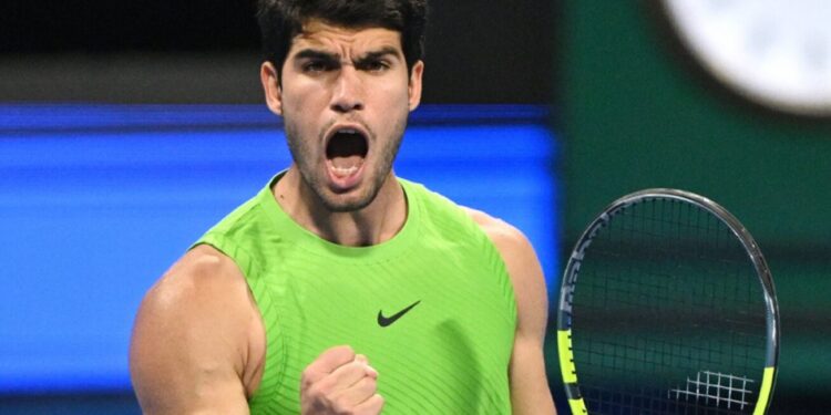 Alcaraz sabe sufrir ante Royer y se clasifica para los cuartos de final en Doha