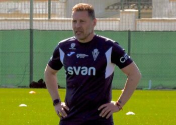 Curro Torres, técnico del Real Murcia: “No es un problema de trabajo ni actitud, sino de aspectos”