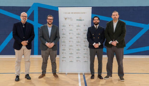 Baloncesto, gastronomía y fiesta: La afición calienta motores con una gran ‘Fan Zone’ frente al Roig Arena
