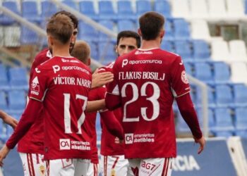 Los últimos fichajes granas en el aire para el duelo ante el Marbella