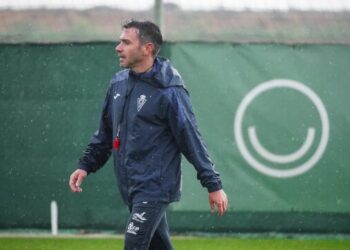 El Real Murcia busca en Pinilla el antídoto contra la crisis