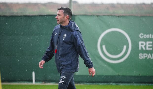 El Real Murcia busca en Pinilla el antídoto contra la crisis