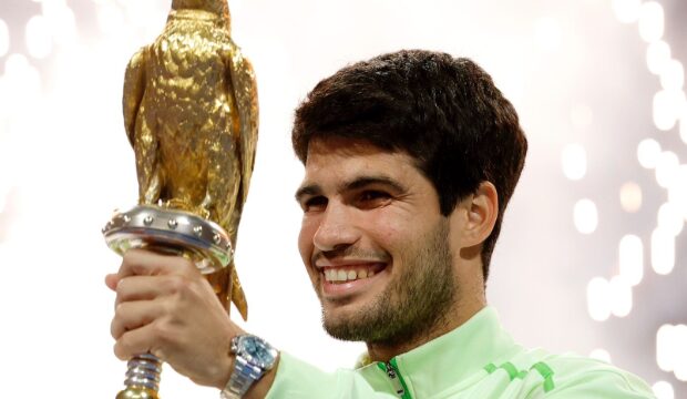 Alcaraz es un ciclón en el desierto: Título en Doha tras desmantelar a Fils