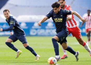 Un gol en el 83 da la victoria a UCAM Murcia CF y le mantiene en la lucha por el liderato