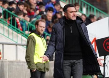 El Real Murcia, entre la oportunidad perdida y el eterno rompecabezas defensivo