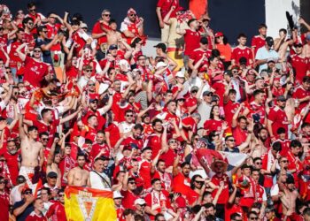 El Real Murcia y el miedo escénico en el Enrique Roca