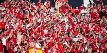 El Real Murcia y el miedo escénico en el Enrique Roca