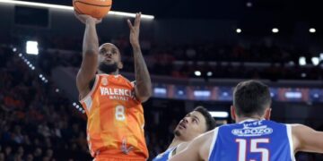 El vendaval taronja impone su ley desde el triple y el rebote ante un UCAM Murcia espeso