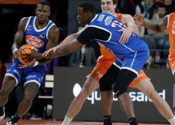 El UCAM Murcia busca redimirse en Europa tras el tropiezo en Valencia y reencontrar su mejor versión