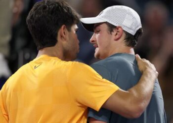 Alcaraz supera con jerarquía al fenómeno Fonseca