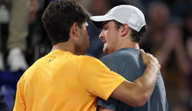 Alcaraz supera con jerarquía al fenómeno Fonseca