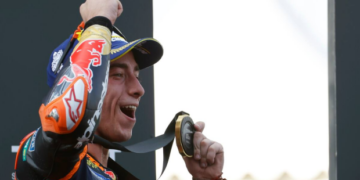 Pedro Acosta defiende liderato en el GP de Brasil