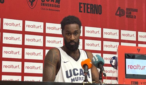 Sant-Roos: Entre el «miedo» al parón y el sueño de ver al UCAM Murcia en la cima