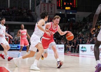 El UCAM Murcia asalta Italia pero deja la eliminatoria abierta para el Palacio (84-85)