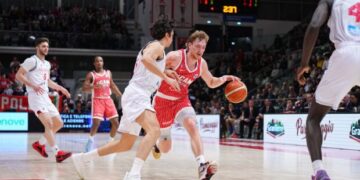 El UCAM Murcia asalta Italia pero deja la eliminatoria abierta para el Palacio (84-85)