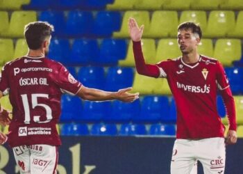 El Real Murcia sobrevive en inferioridad numérica ante el Villarreal B (1-1)