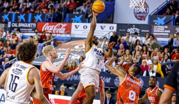 El UCAM Murcia conquista el Nou Congost con una victoria de oficio (86-90)