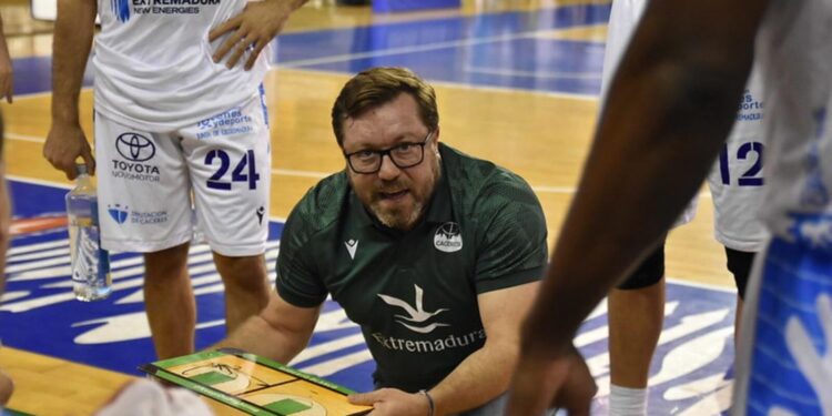 El Caesa Cartagena se encomienda a Roberto Blanco para salvar la categoría