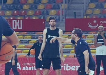 Nueva era en el Caesa Cartagena: Roberto Blanco debuta como técnico en su visita a Oviedo