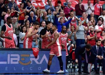 Un histórico DeJulius lidera a un UCAM Murcia de récord