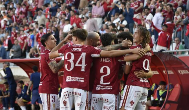 El Real Murcia recibe al Antequera con el objetivo de encarrilar la permanencia