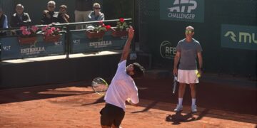 Carlos Alcaraz intensifica su puesta a punto en el Real Murcia Club de Tenis 1919