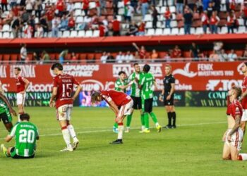 El Real Murcia, ante el abismo de su propio feudo: Torremolinos como única salida