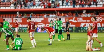 El Real Murcia, ante el abismo de su propio feudo: Torremolinos como única salida